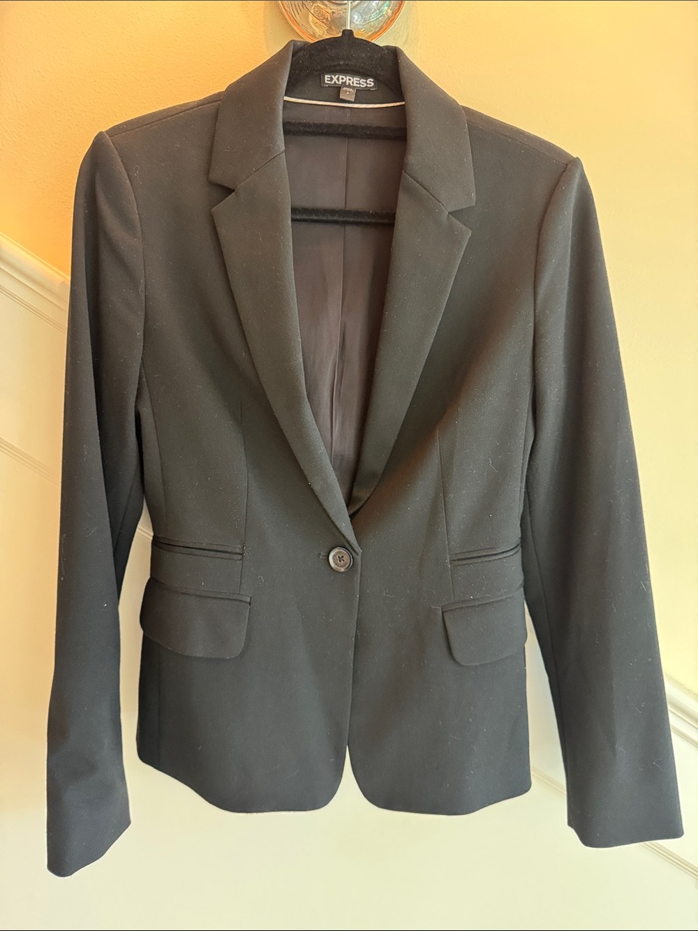 Express Women's Black Single-Button Tailored Blazer